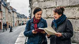 Deux personnes échangent un carnet neutre symbolisant un “compte temps”.
