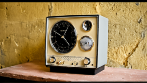 Éducation à distance low-tech : quand la radio et le papier changent encore des vies