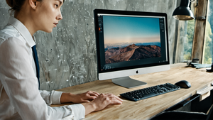 Une personne analyse des courbes d’intérêt sur un écran d’ordinateur.