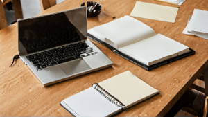 IA au travail : 5 usages qui augmentent vraiment la qualité (sans “remplacer” les gens)