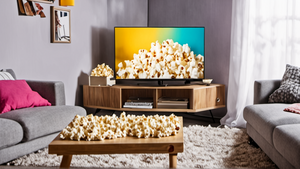 Salon avec télévision illustrant trois façons de choisir un programme Netflix.