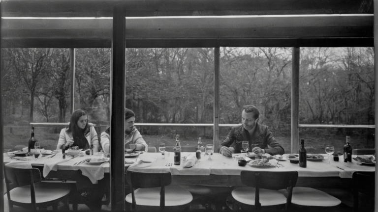 Campus repas soir vient pour manger puis pour ne pas rentrer seul featured