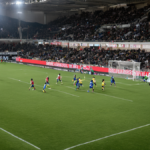 Coupes asie feminine stades remplis bascule featured