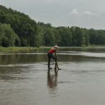 Dans certains villages un point deau solaire recree aussi une petite economie de services featured