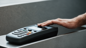 Etranger piege pas toujours retrait cest terminal qui rend service featured