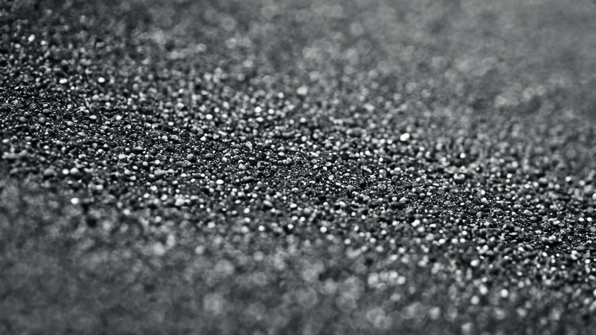 Usage discret de lunettes connectées pour l’orientation dans un lieu moderne.