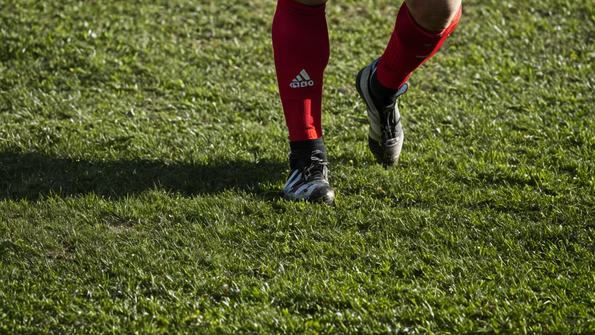 Préparation d’un coup de pied dans un stade de rugby