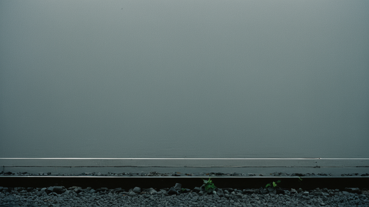 Carnet, stylo et écran dans une situation d’apprentissage critique de l’IA.