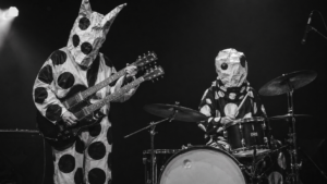 16 millions de vues pour deux musiciens masqués : comment un concert capté à Rennes a échappé à tous les formats