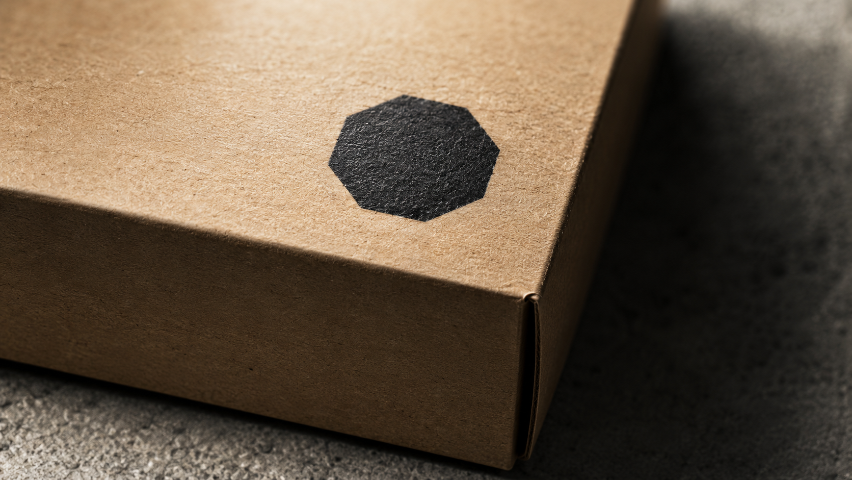 Emballage alimentaire portant un cachet noir octogonal d'avertissement, style chilien