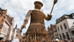 8,50 m, 350 kg, six porteurs : à Douai, comment on fait encore marcher un géant d’osier né en 1530