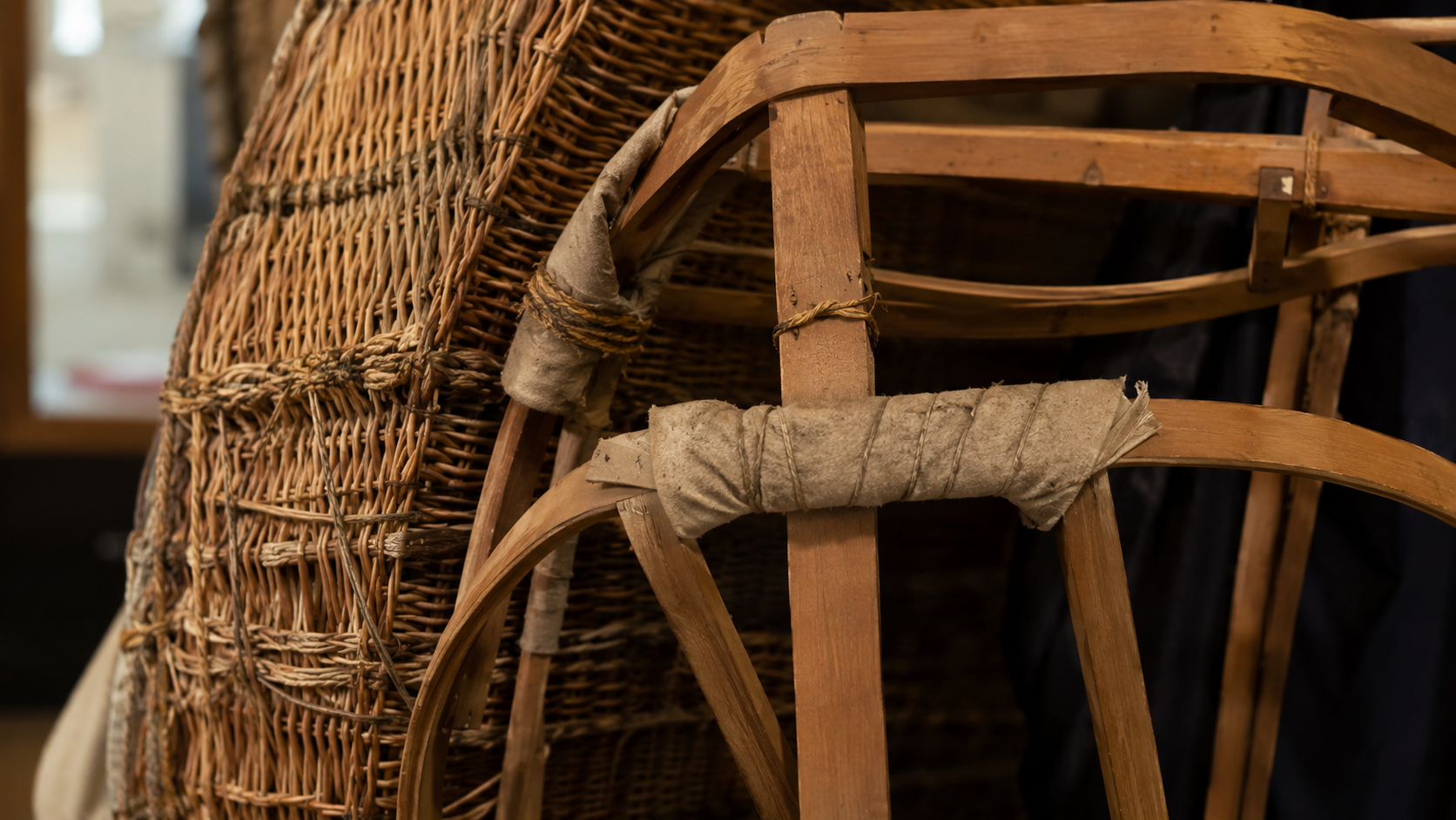 Detail de la structure en osier tresse et de l'armature de portage d'un geant