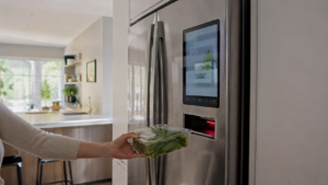 Le frigo qui scanne vos courses et écrit la liste tout seul est arrivé, mais à 4 900 dollars