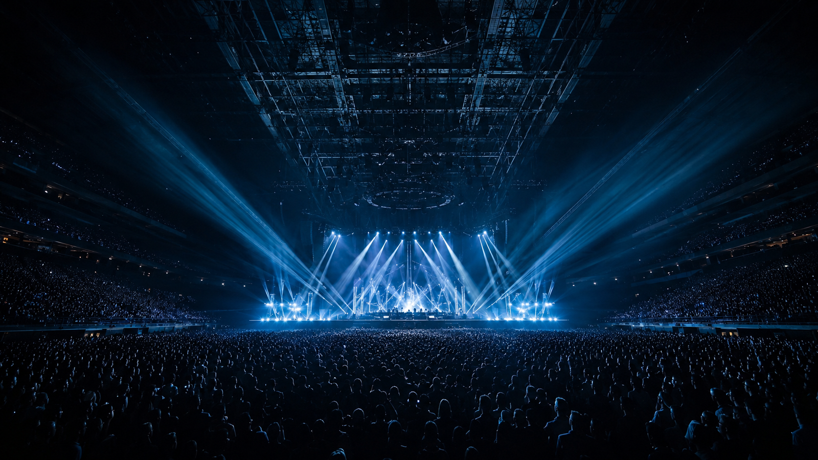 Foule d'un grand concert pop sous les lumières de scène