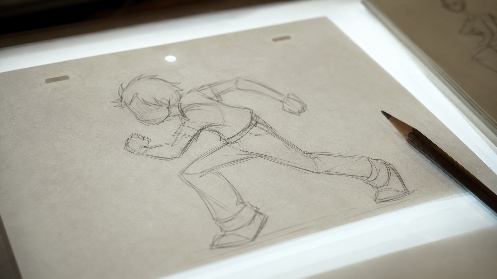 Gros plan d'une feuille d'animation au crayon sur une table lumineuse