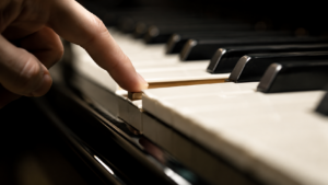 Le « toucher » du pianiste existe vraiment : la science a filmé les touches 1 000 fois par seconde