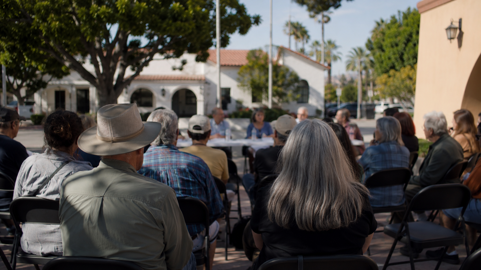 Résidents de Monterey Park lors d'un vote citoyen sur l'implantation de centres de données