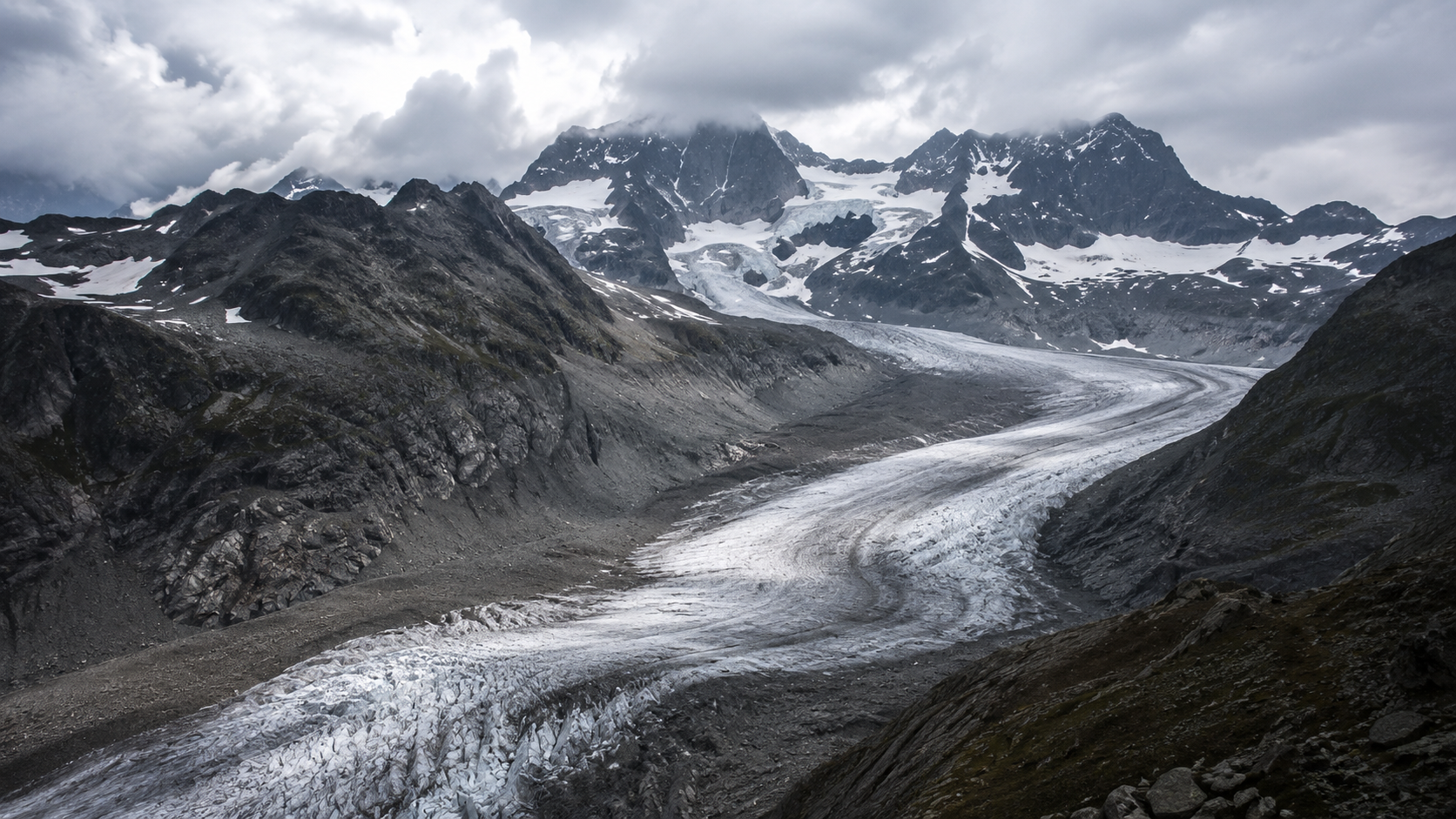 Glacier alpin dans les Alpes italo-autrichiennes, paysage de glace et de roche