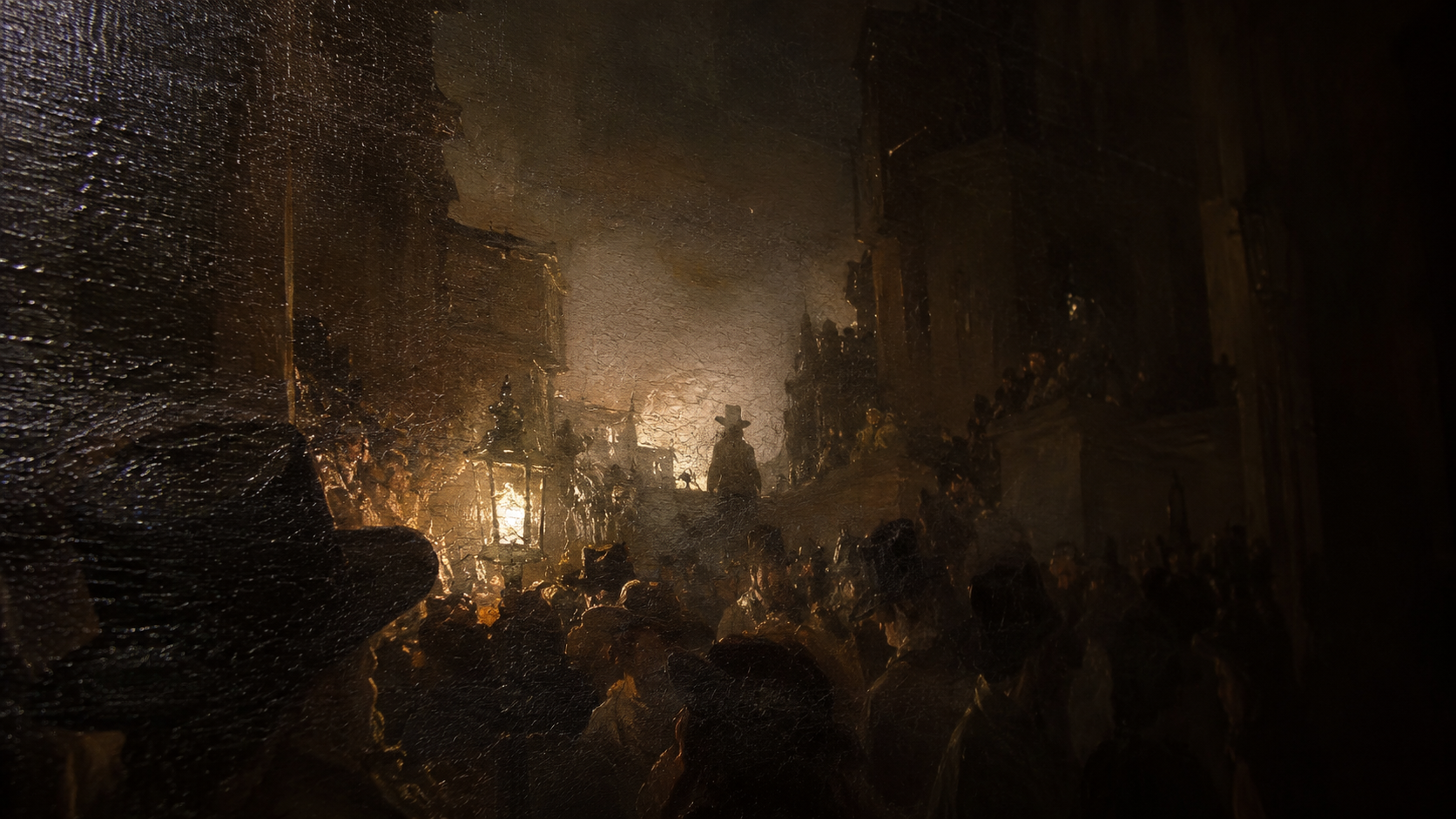 Détail d'un tableau ancien représentant une foule, une silhouette au fond éclairée par une lampe d'étude