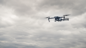 Le Royaume-Uni met 5 milliards de livres sur les drones : la bascule que l’Ukraine a rendue visible, et ce que la France en tire