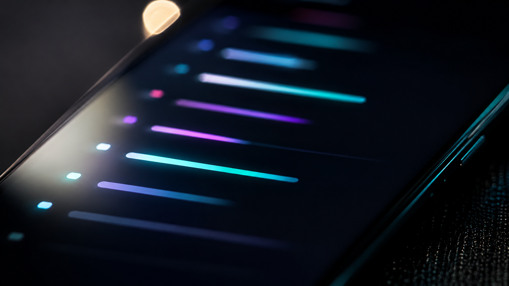 Écran sombre évoquant une application de streaming musical, barres lumineuses abstraites