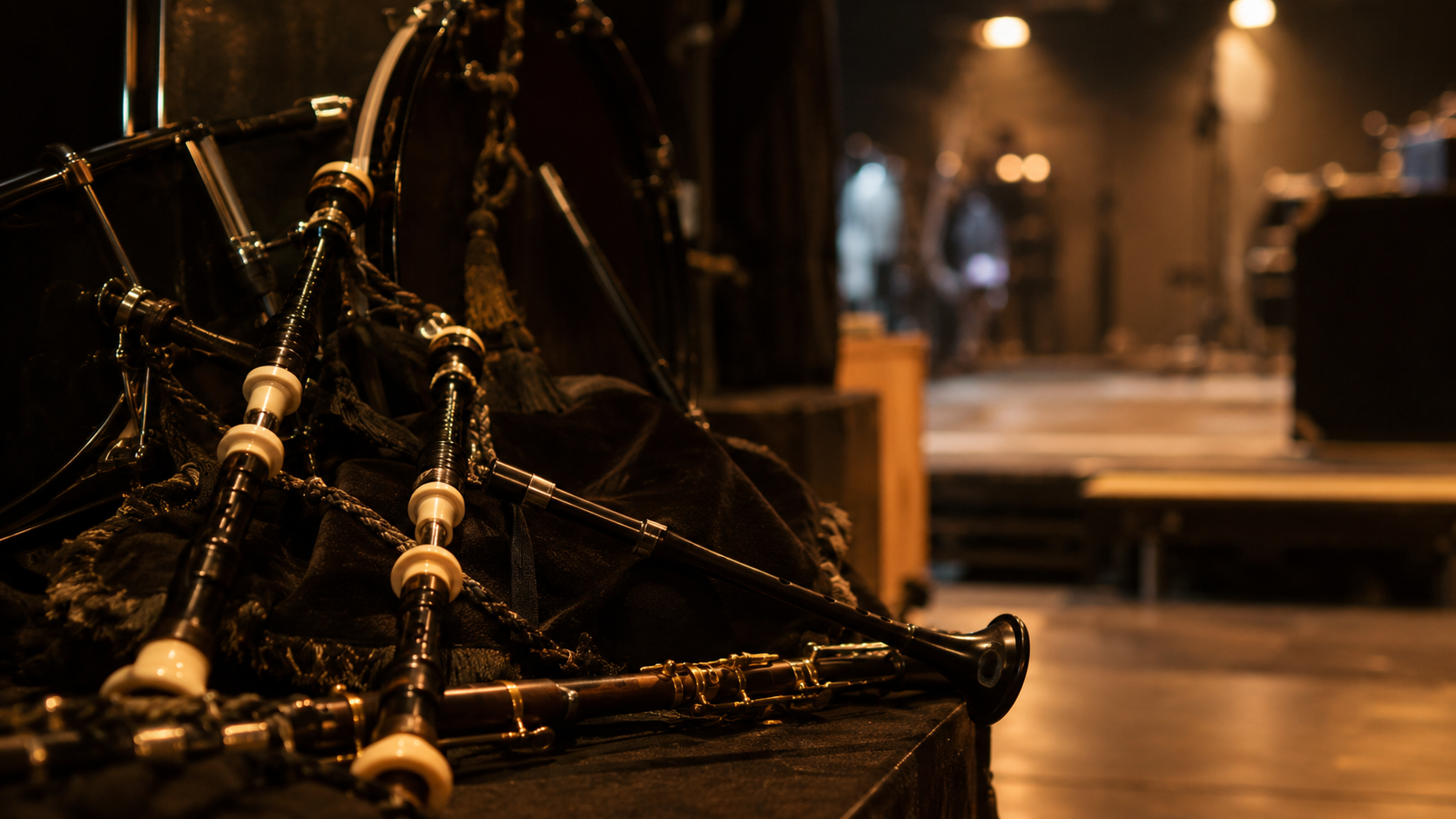 Instruments de bagad en coulisses avant un concert