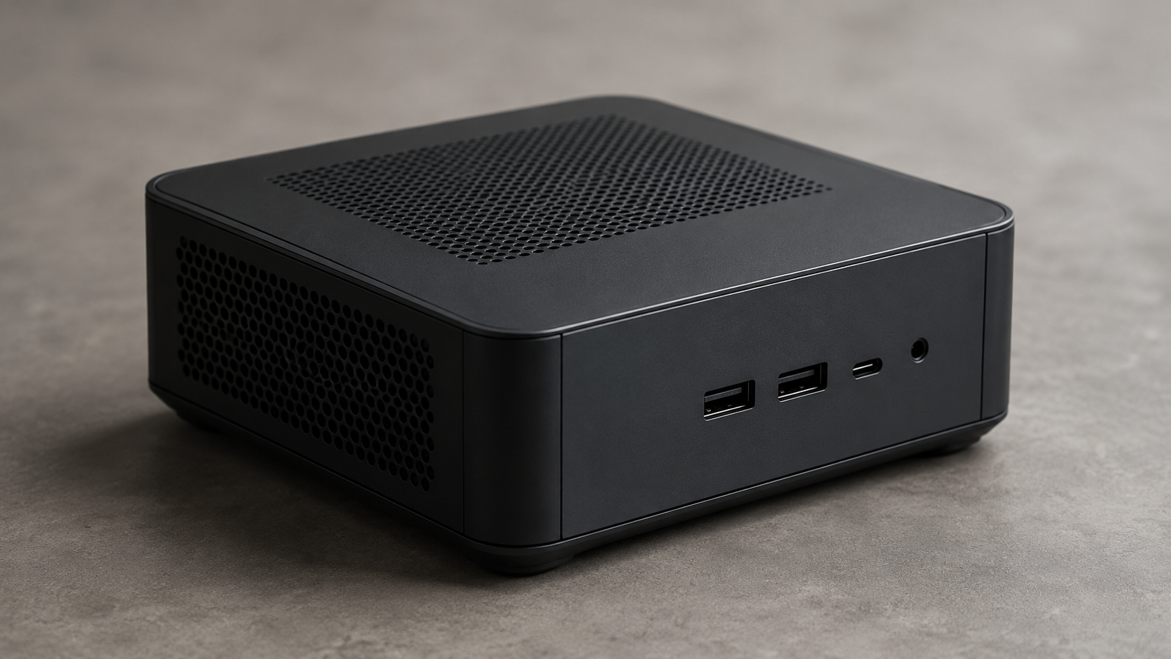Gros plan d'un petit boîtier de jeu compact noir avec aérations et ports