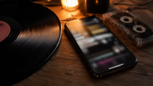Comment un vieux tube ressuscite sur TikTok : la machine cachée derrière les chansons qui reviennent