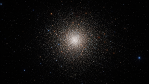 Rouge, blanc, bleu : ce que révèlent vraiment les amas d’étoiles photographiés par Hubble