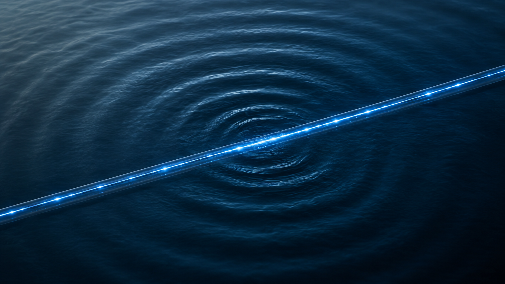 Schéma abstrait d'une fibre optique lumineuse frôlée par des ondes de pression concentriques dans l'eau sombre.