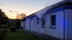 Côte-d&rsquo;Or : des voisins entrent dans un logement en feu pour sauver un résident