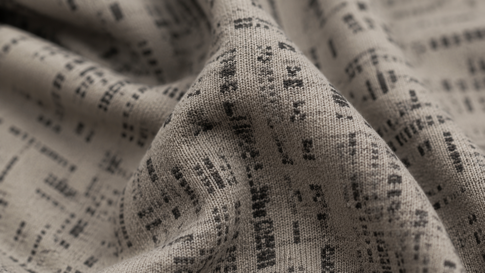 Gros plan sur un tissu de coton imprime d'un motif de caracteres stylises non lisibles