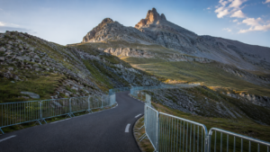 Tour de France 2026 : 44 kilomètres d’arrivée sans public ni caravane après l’incendie du Canigou