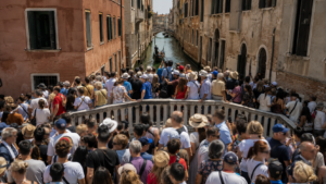 Venise submergée : 30 millions de visiteurs pour 250 000 habitants ; taxes et jauges face au surtourisme