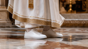 Les Nike du pape Léon XIV, ce que montre vraiment la photo
