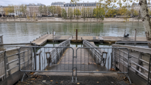 Pourquoi la baignade en Seine ferme du jour au lendemain, et qui décide