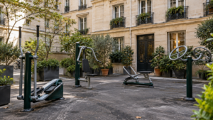 Quatre appareils de musculation dans la cour, et 90 % des résidents interrogés se parlent davantage