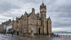 Portobello : un quartier d’Édimbourg a racheté son commissariat, horloge de 1877 comprise
